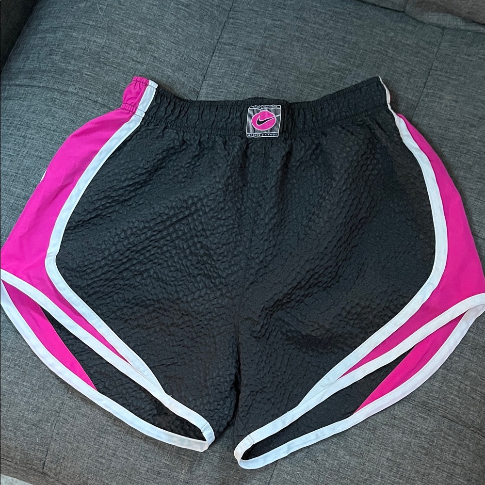 NIKE Tempo Icon Clash Women's Black and Pink Running Shorts
